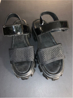 Women's Forever 21 Black Platform Sandals Size 8